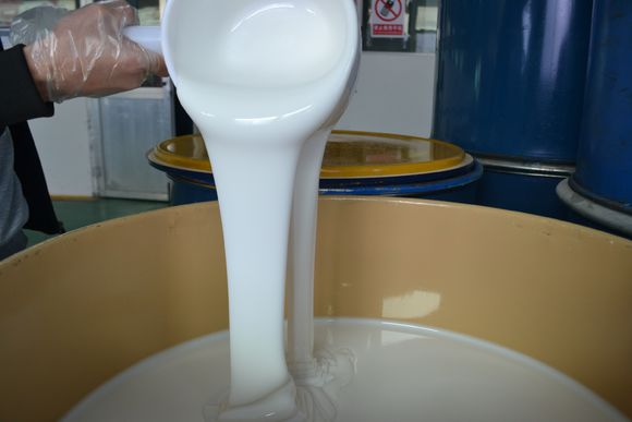 食品級(jí)模具硅膠是白色的嗎 ？
